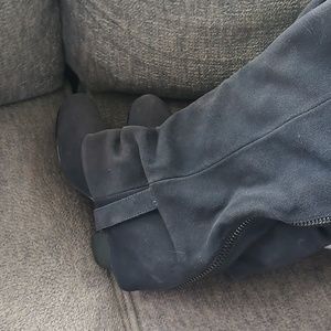 Boots with 2" heel, never been worn, size 7 1/2 ( small) zipper up back.NavyBlue